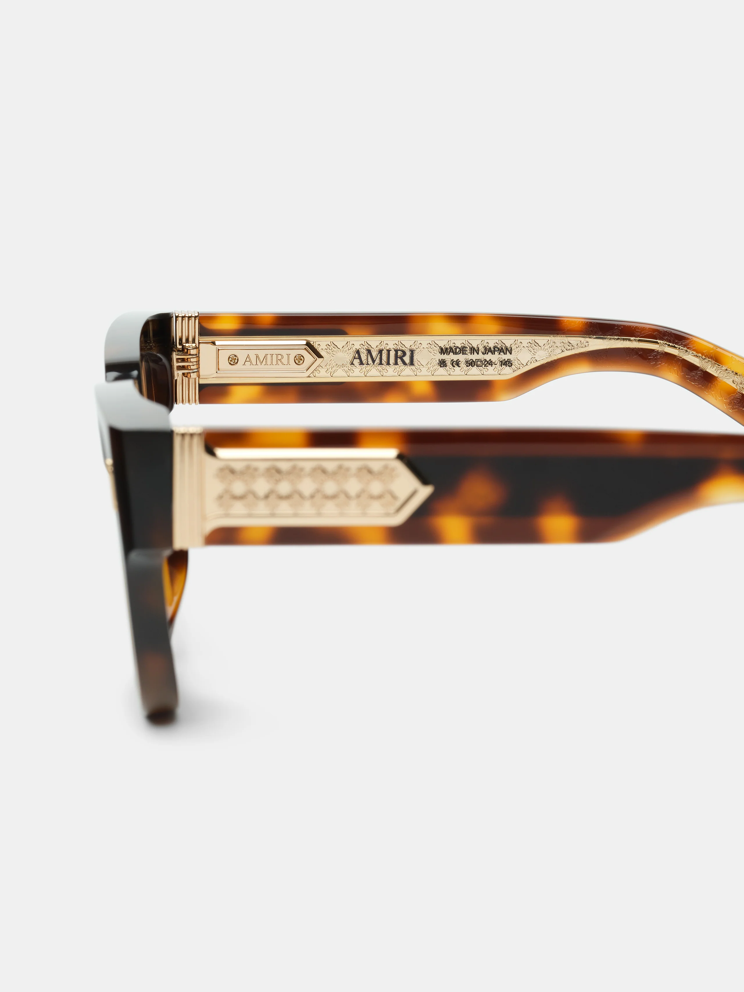 1970-mulholland-sunglasses-tortoise-shell-6.webp MULHOLLAND SUNGLASSES - Tortoise Shell
