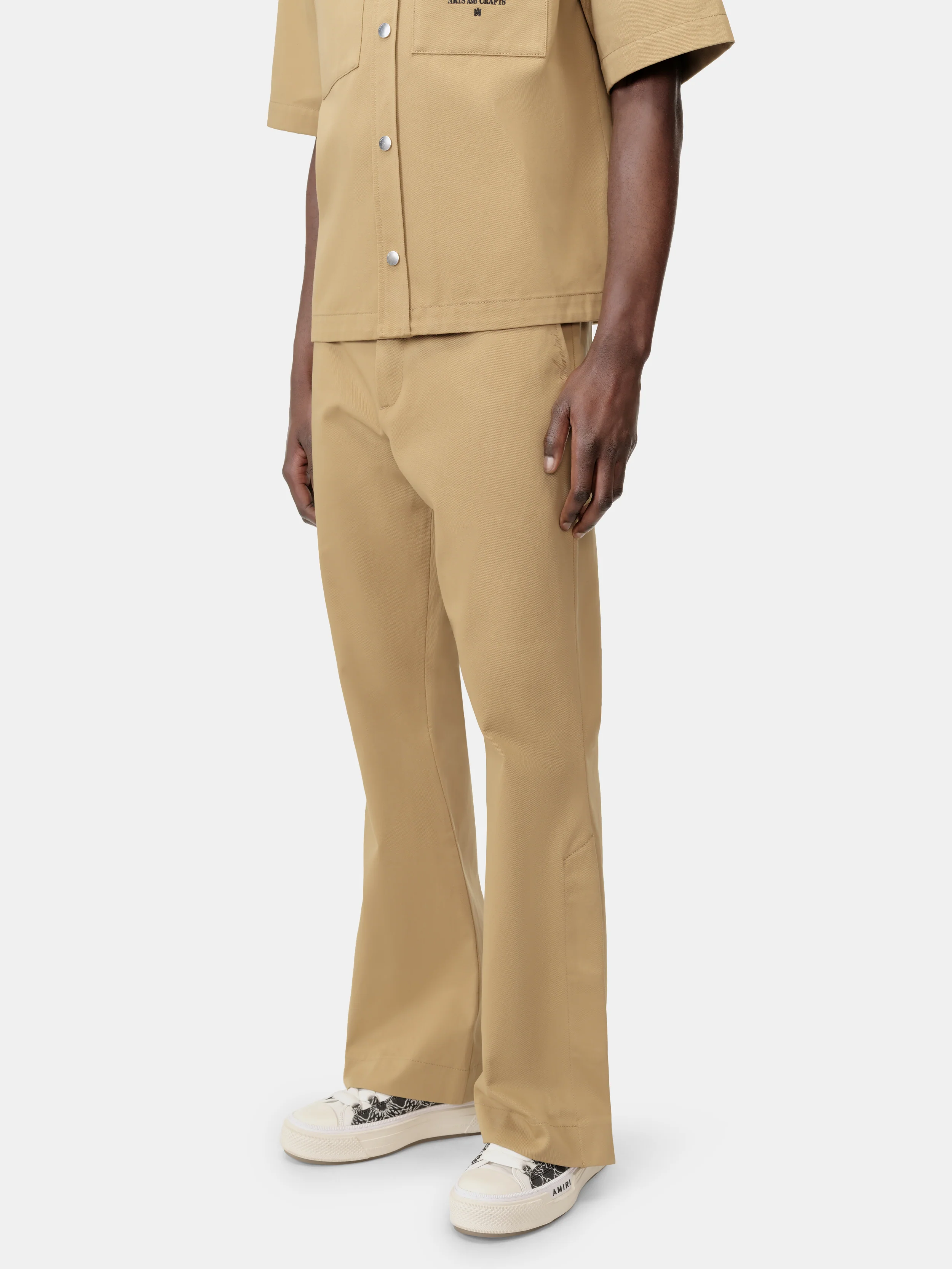2148-chino-kick-flare-sepia-tint-3.webp CHINO KICK FLARE - SEPIA TINT