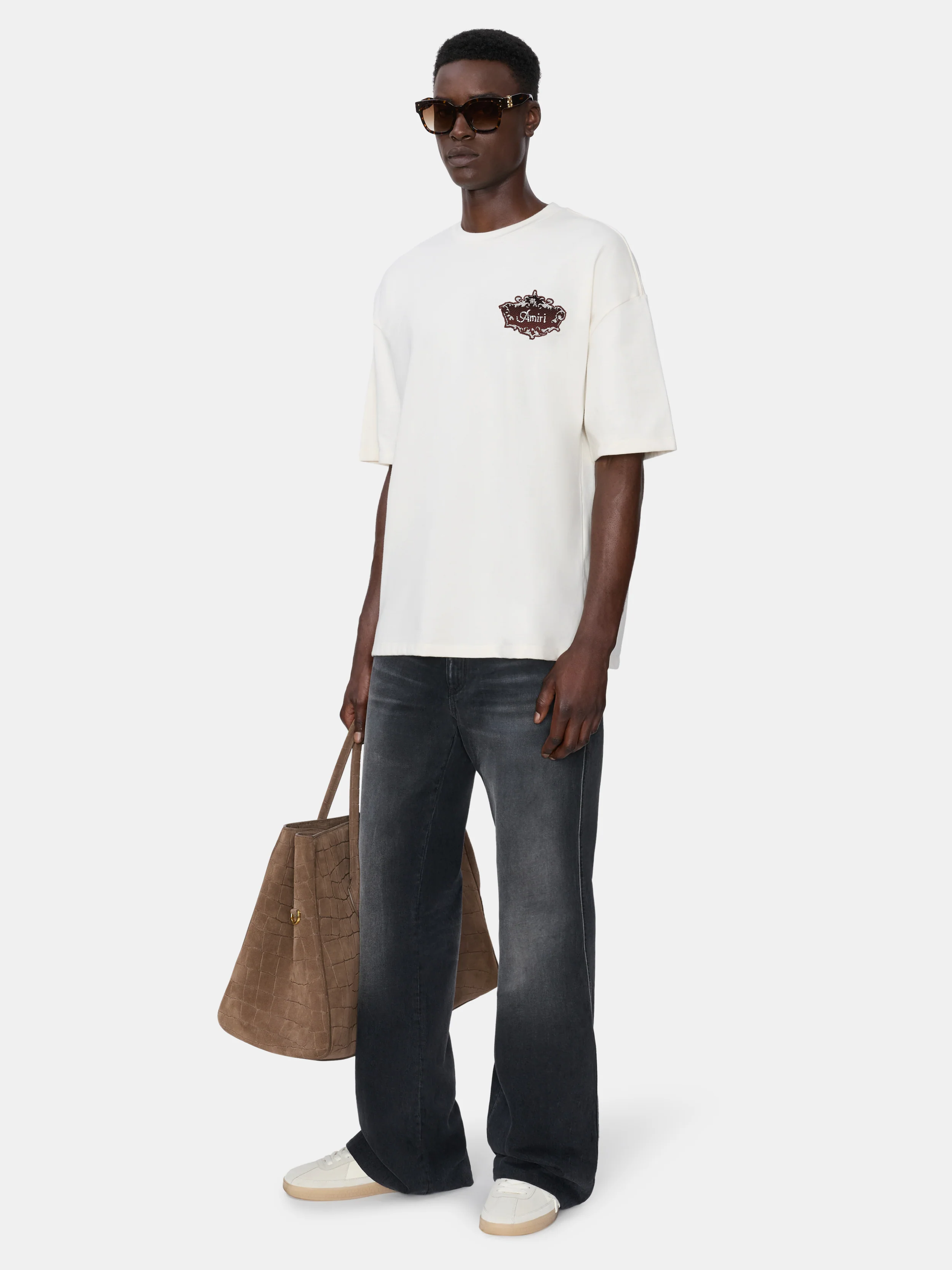 3367-chateau-crest-oversized-tee-ivory-3.webp CHATEAU CREST OVERSIZED TEE - Ivory